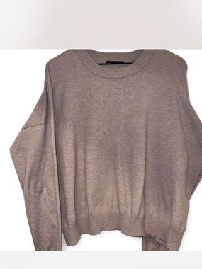 TAHARI Crewneck Sweater in Taupe